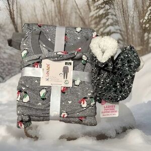 Women’s 2 Piece Pajama Set XL W/Headband & Popcorn Slipper Socks Size 4-10 1/2